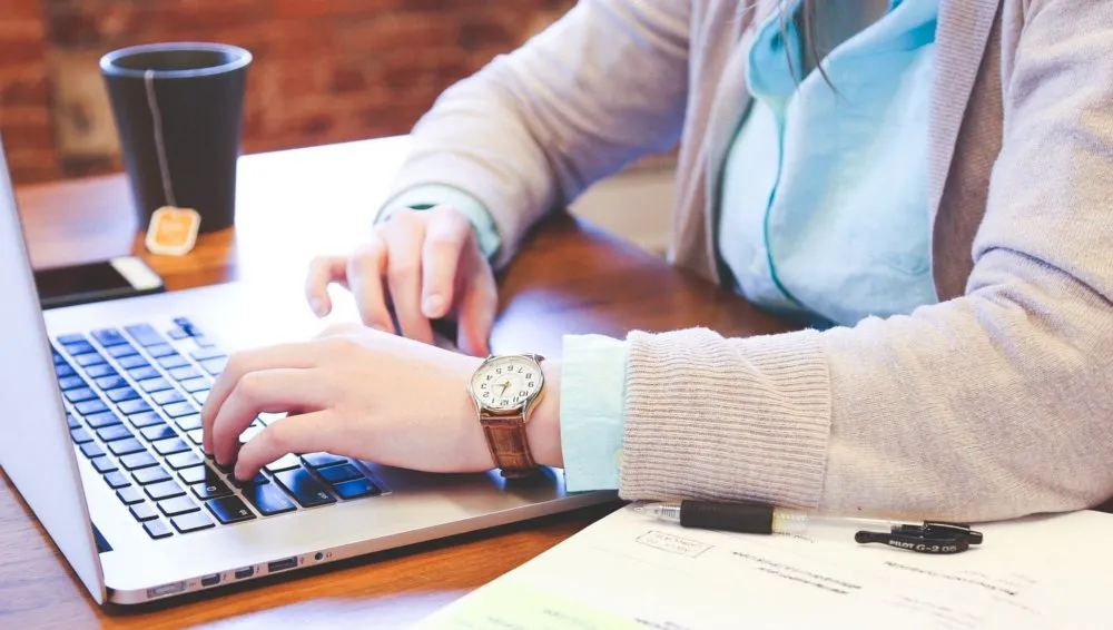 Online Sprachen lernen am Laptop